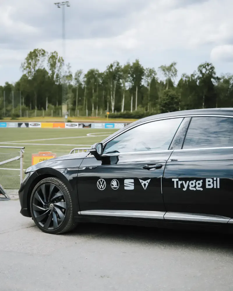 Trygg Bils servicebil vid Tyresö FF